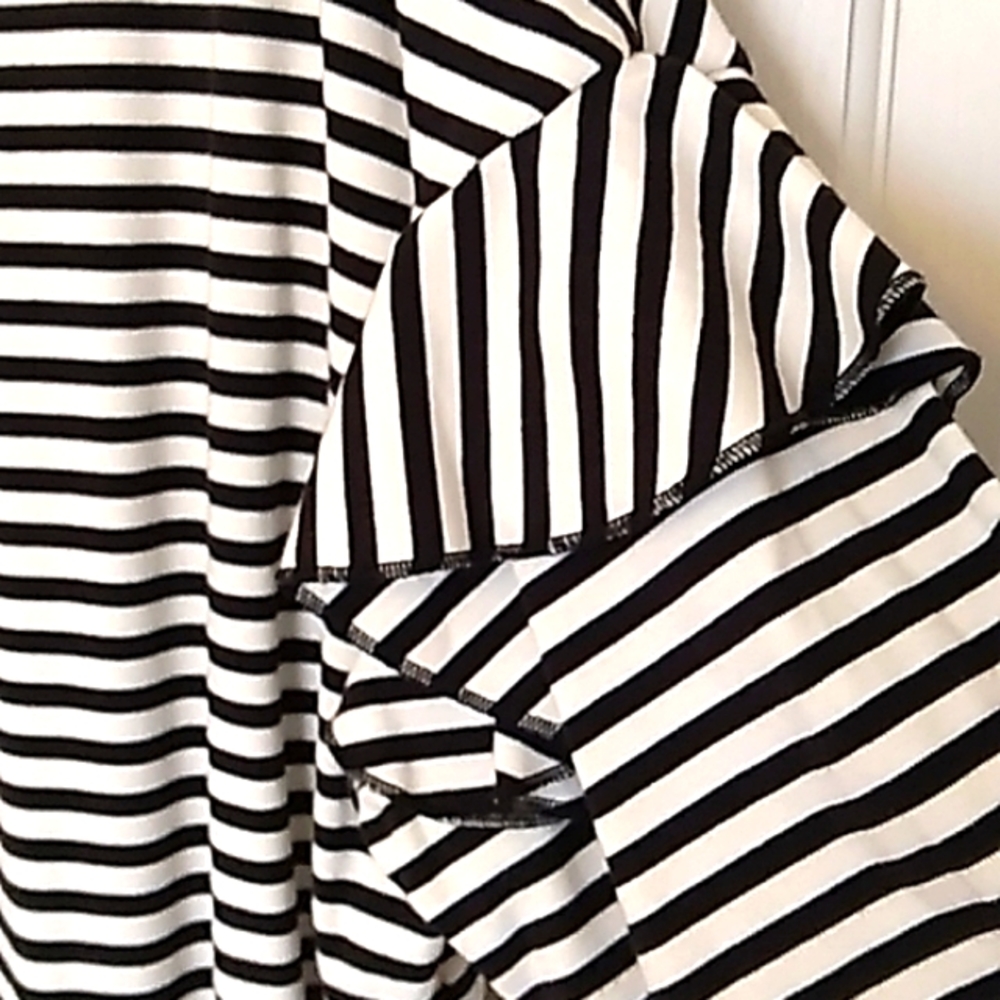 Ruffle Top! - Picture 6 of 6